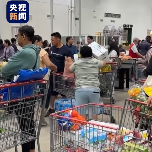 一瓶中国产洗发水涨了12美元，美国华商：有中国舶来品被抢光！苹果零售店被挤爆，美国人抢购iPhone！美国商会思量告状特朗普当局