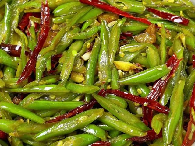 春天，八道素菜可以多吃，补充炊事
纤维和维生素，加强体质抗衰老