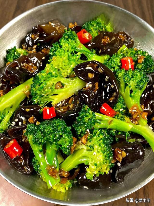 “春养肝，睡得喷鼻
”，春天里常吃8道菜，排除垃圾，身材好