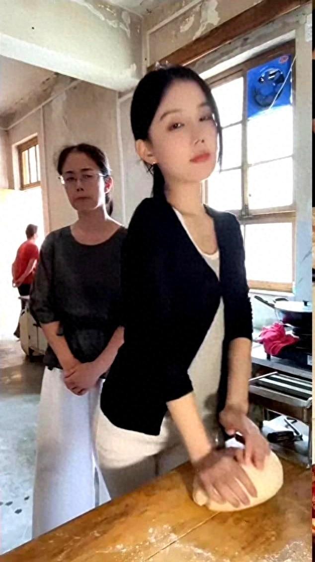 “嫂子揉面”终被点名批评
！ 为了流量不择本领，发起封杀！