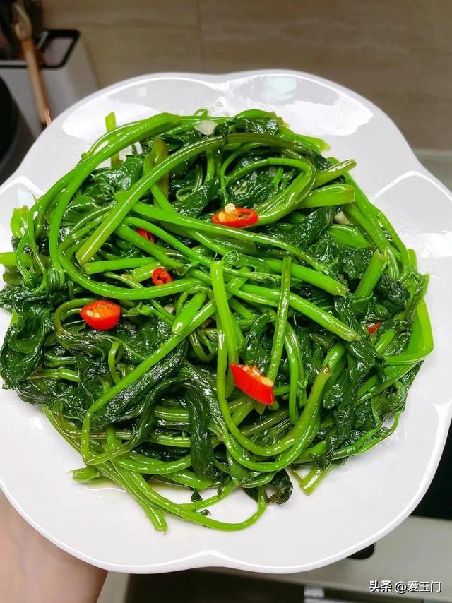 女人要多吃这几样，肤白饱满
，吃对你就是女神