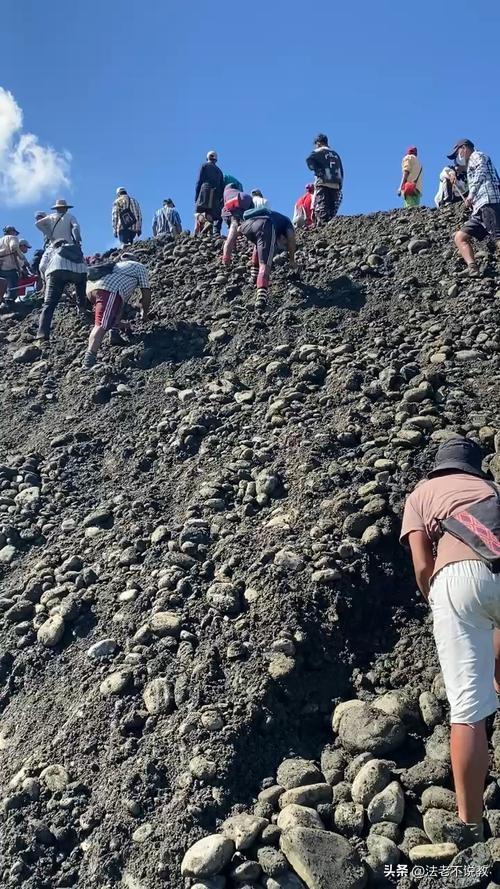 特朗普连夜叫停，对中国两样器械
免除关税，终于知道疼了？