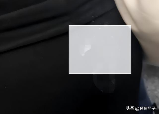 41岁精英男地铁猥亵后续！同事炸窝，老婆绝美，高中同学落井下石