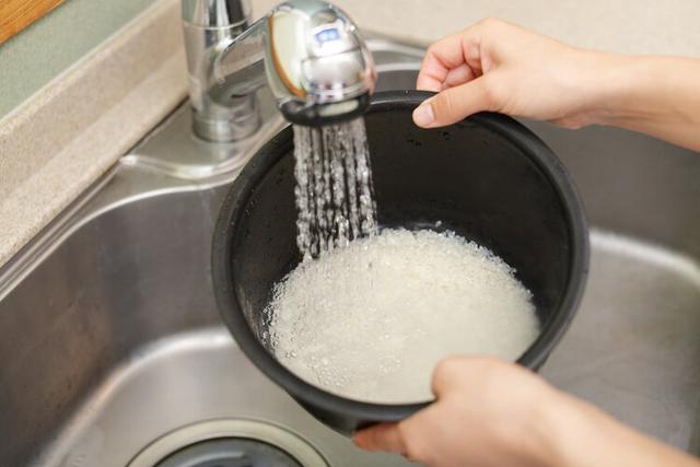 大批
人造米流入市场，本钱只要几毛钱？提示：3种大米，真要少吃