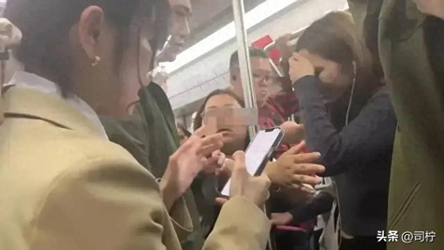 上海男子猥亵后续：美丽妻子已瓦解，同砚曝猛料，身份职业全曝出
