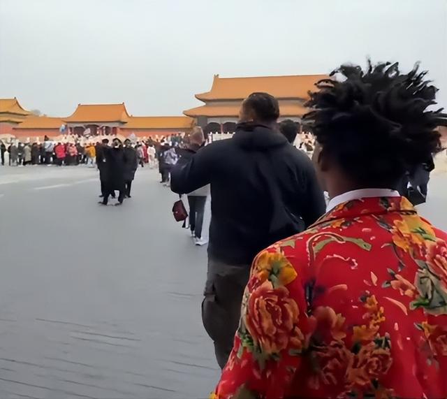 甲亢哥回美国后发18张照片，对中国印象一清二楚，开释了3个旌旗暗记


