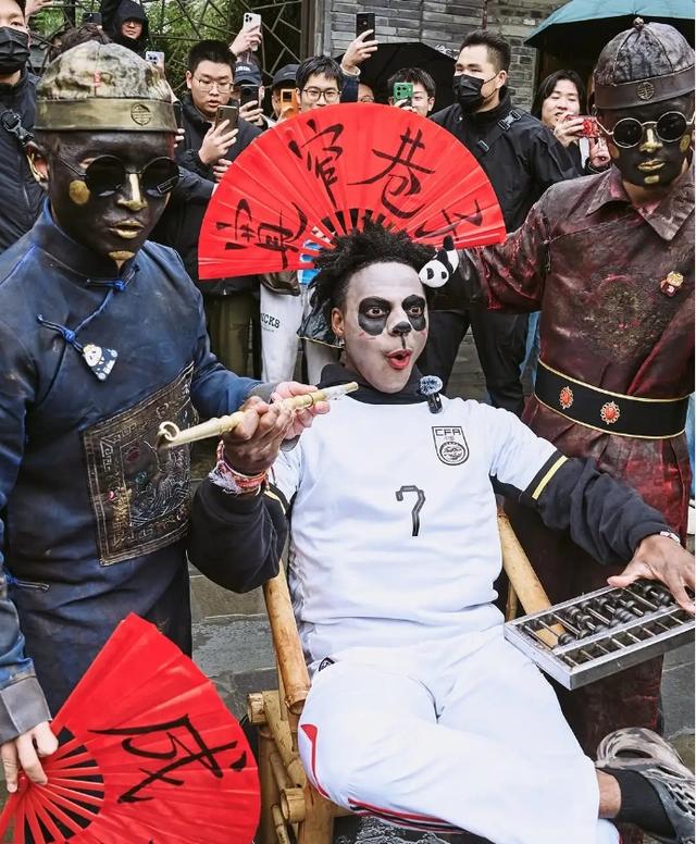 甲亢哥回美国后发18张照片，对中国印象一清二楚，开释了3个旌旗暗记

