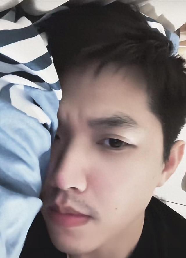 33岁帅哥殉情后续！妻子生前末了照片曝光，网友：换我也崩溃