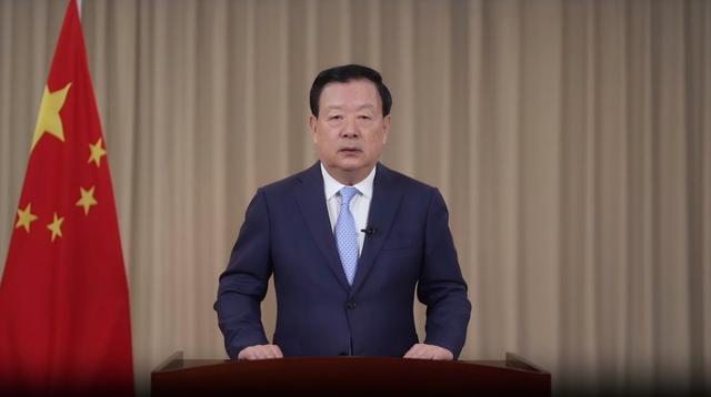 被中方晾了4天，特朗普修正
对华称呼，性子严重，中方回了8个字