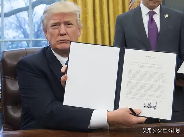 特朗普又变脸！发文责怪中国，取消千亿关税宽免，中方：天塌不了