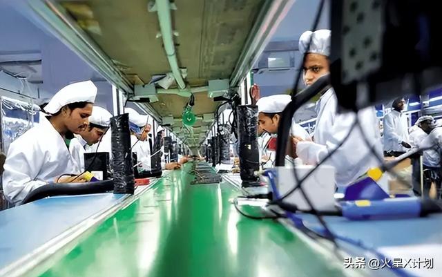 特朗普又变脸！发文责怪中国，取消千亿关税宽免，中方：天塌不了