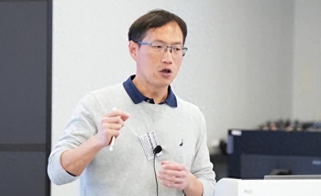 美大学知名
华裔传授王晓峰失联数周，妻子首度发声：为这国奉献了这么久，如今却被当罪犯对待