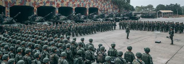 两岸关系紧张，台军发作军官退伍申请潮；如两岸发生辩论，近七成台湾年轻人不肯上疆场
，没人傻到替台独拼命