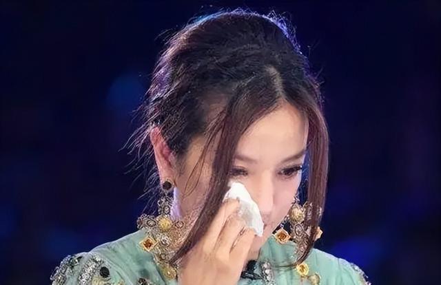 赵薇：封杀四年，古迹婚姻全失落

败，网友晒出近照大变样