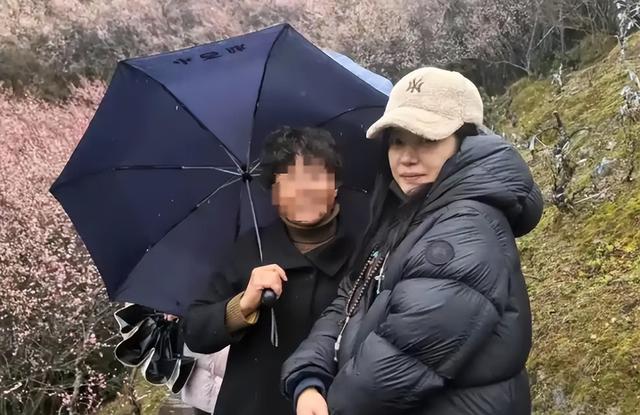赵薇：封杀四年，古迹婚姻全失落

败，网友晒出近照大变样