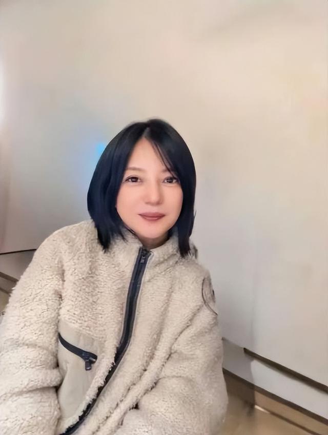 赵薇：封杀四年，古迹婚姻全失落

败，网友晒出近照大变样