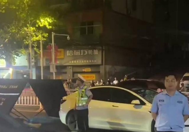 难怪撞了人还这么嚣张！网友曝凶手家庭背景怙恃
身份，果然有环境