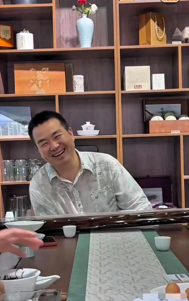 56岁纺织年夜
亨破晓跳楼！自闭症儿子刚登米兰秀场，只因4亿订单？