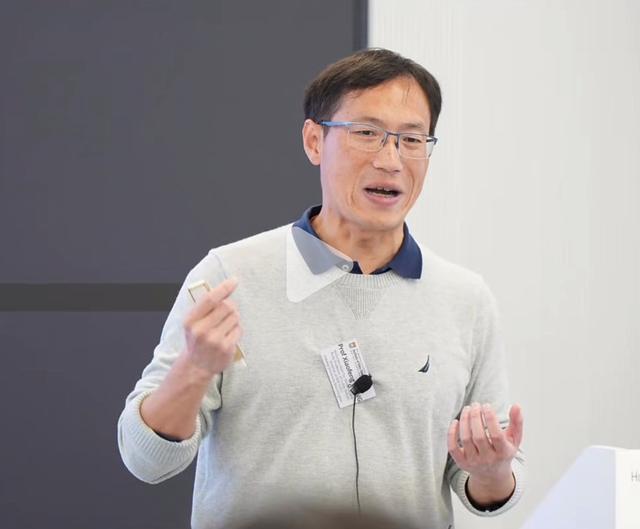 华裔顶级专家投靠
美国，掉
联数周妻子怒斥：奉献26年，却被当罪犯