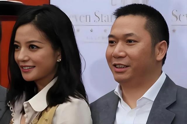 再难翻身 ! 封杀4年后，49岁赵薇近照曝光，奇迹婚姻全凉，星气已无