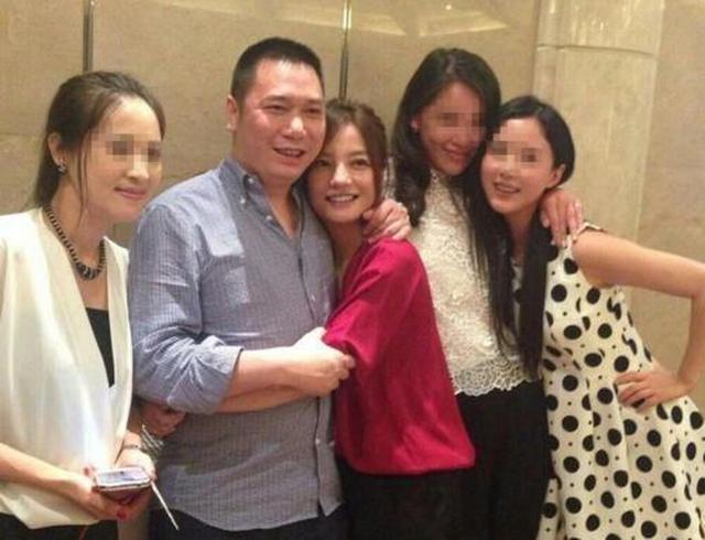再难翻身 ! 封杀4年后，49岁赵薇近照曝光，奇迹婚姻全凉，星气已无