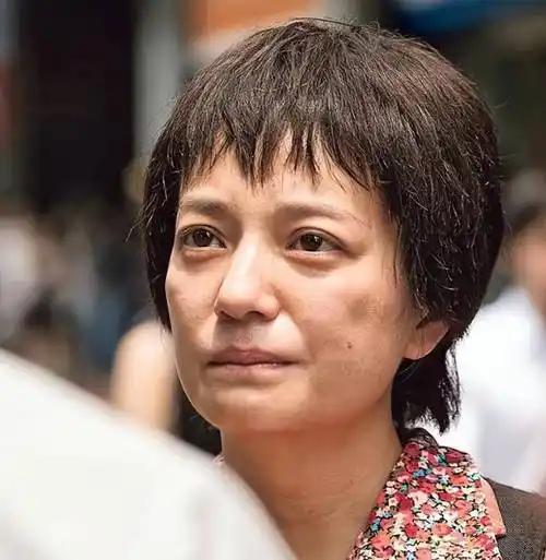 再难翻身 ! 封杀4年后，49岁赵薇近照曝光，奇迹婚姻全凉，星气已无