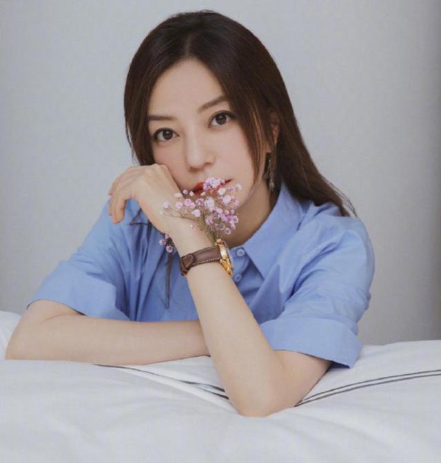 再难翻身 ! 封杀4年后，49岁赵薇近照曝光，奇迹婚姻全凉，星气已无