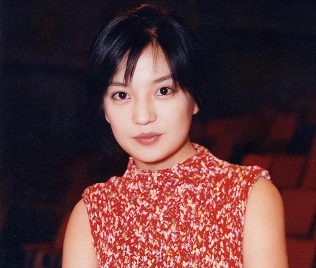 再难翻身 ! 封杀4年后，49岁赵薇近照曝光，奇迹婚姻全凉，星气已无