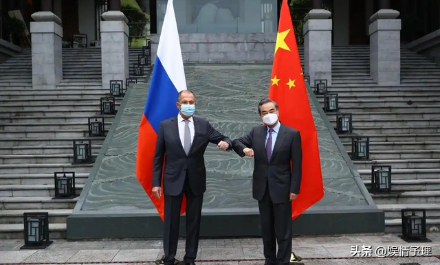 特朗普调转枪口，500%关税砸向俄，中方的奉陪到底，终究是见效
了