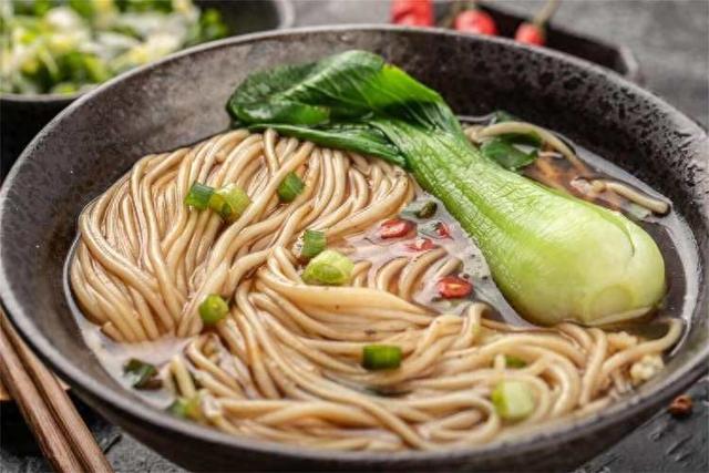 长肉最猛的主食，米饭馒头排不上号，常吃等于喝油！有人却天天吃