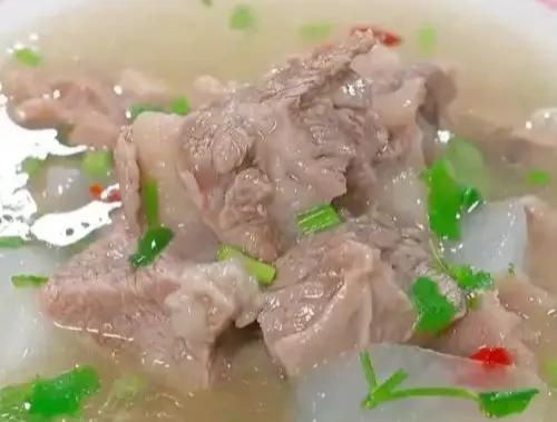 牛肉嚼不烂，由于你少放了这一物，有了它，炖牛肉软烂鲜香不塞牙