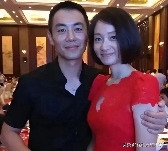 朱亚文老婆沈佳妮刚发了张素颜自拍，摆明白告诉

网友：我就长如许