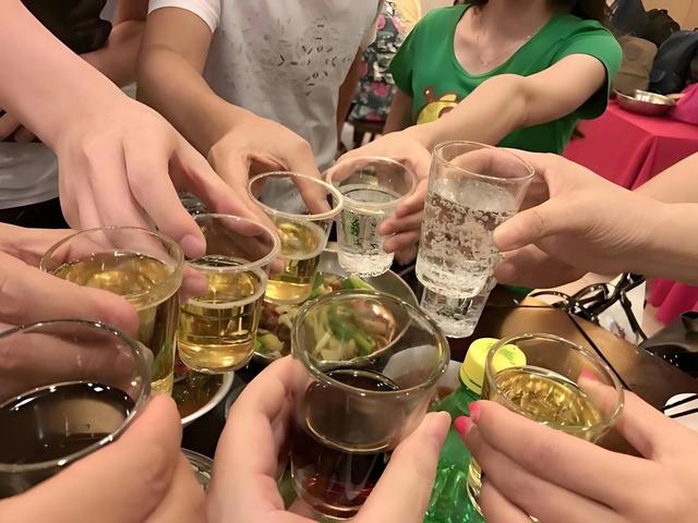 广东廉江一家3口被杀！妈妈很漂亮，凶手身份被扒，知情人曝内情