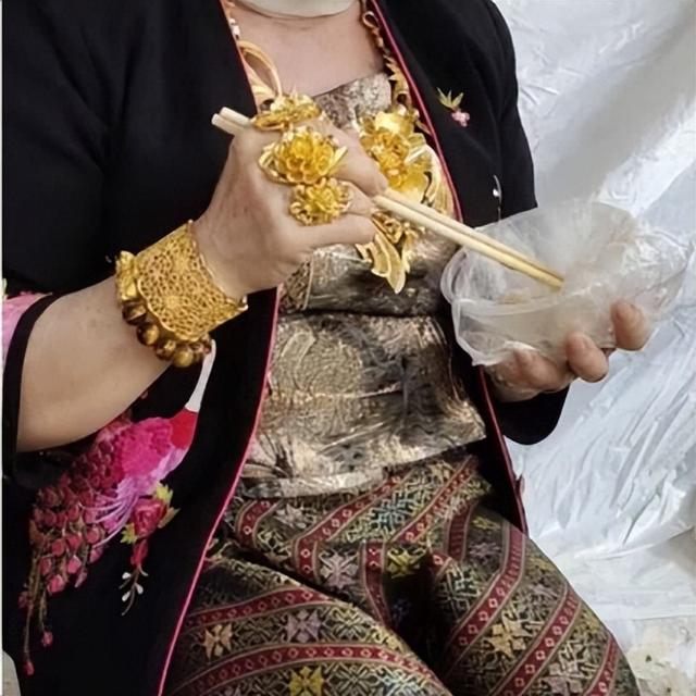 广东廉江一家3口被杀！妈妈很漂亮，凶手身份被扒，知情人曝内情
