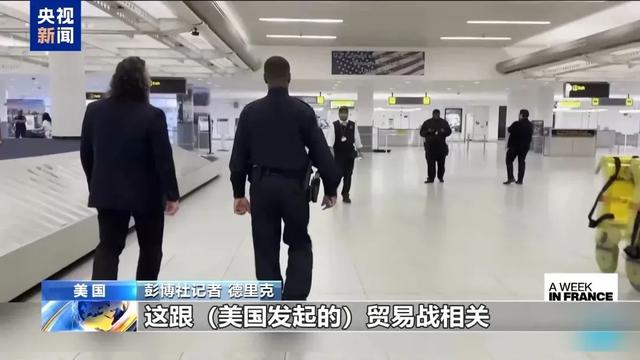 多名赴美旅客
被拘留，遭暴力对待
：戴手铐、关禁闭、驱赶
出境……