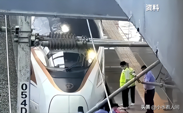 32岁夫君跳轨身亡后续：知恋人发声，夫君身份曝光，轻生缘故原由太惨