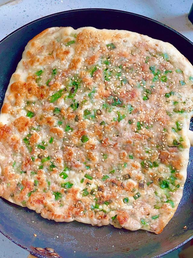 早上没时光
做饭，试试

这个葱香肉饼，简单好吃，一会儿就搞定
