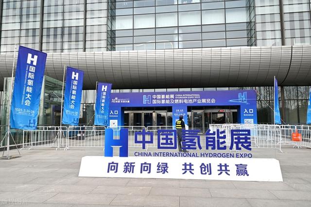 英国将召建国
际集会，75国受邀，特朗普特殊积极，中国：没空到场