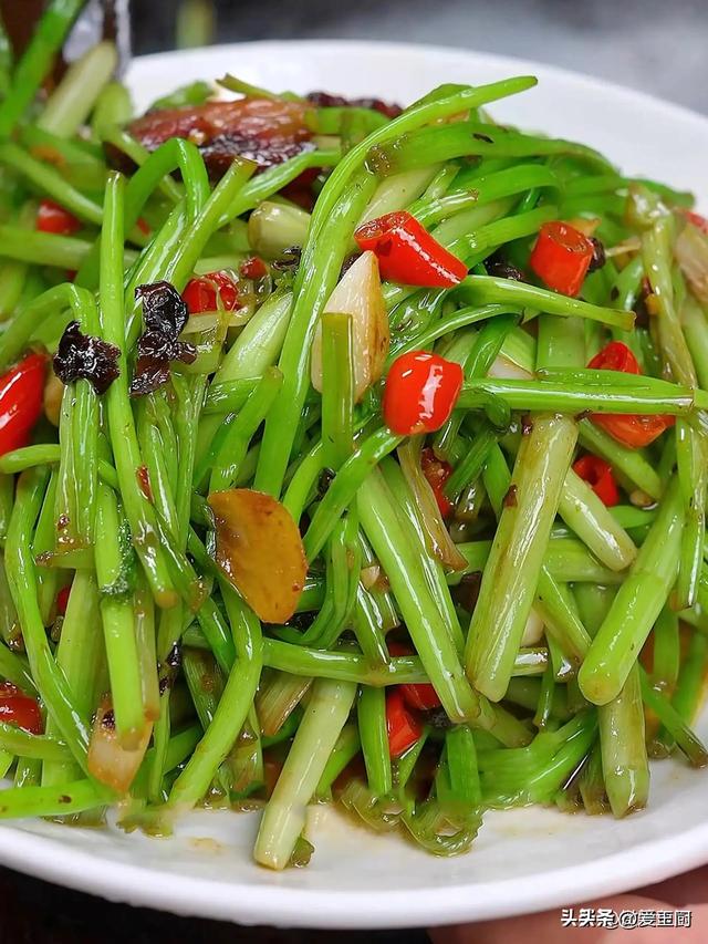 春天，便秘“最怕”5种蔬菜，天天吃点，清肠胃，肚子不再胀胀的