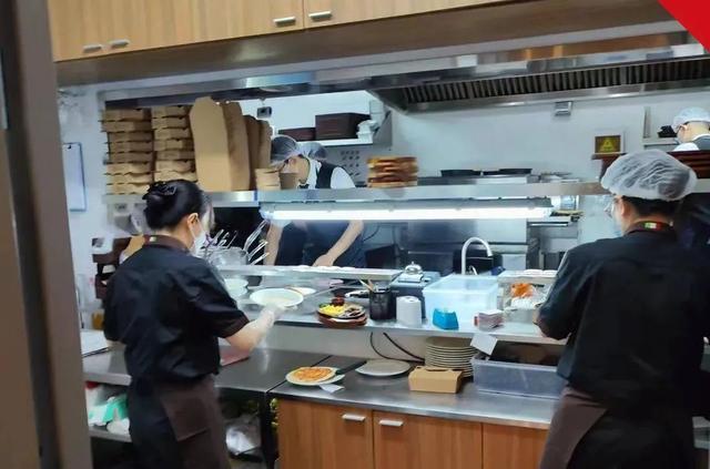 3个月进账600亿，开在北上广的“穷鬼餐厅”，成了打工人的天国