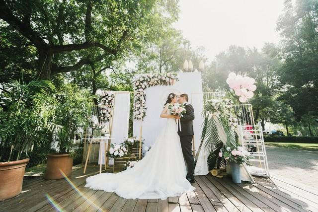 "一夫二妻"婚宴后续：警方参与，二妻身份被扒，一个前妻一个现任
