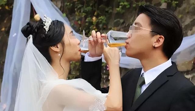 "一夫二妻"婚宴后续：警方参与，二妻身份被扒，一个前妻一个现任