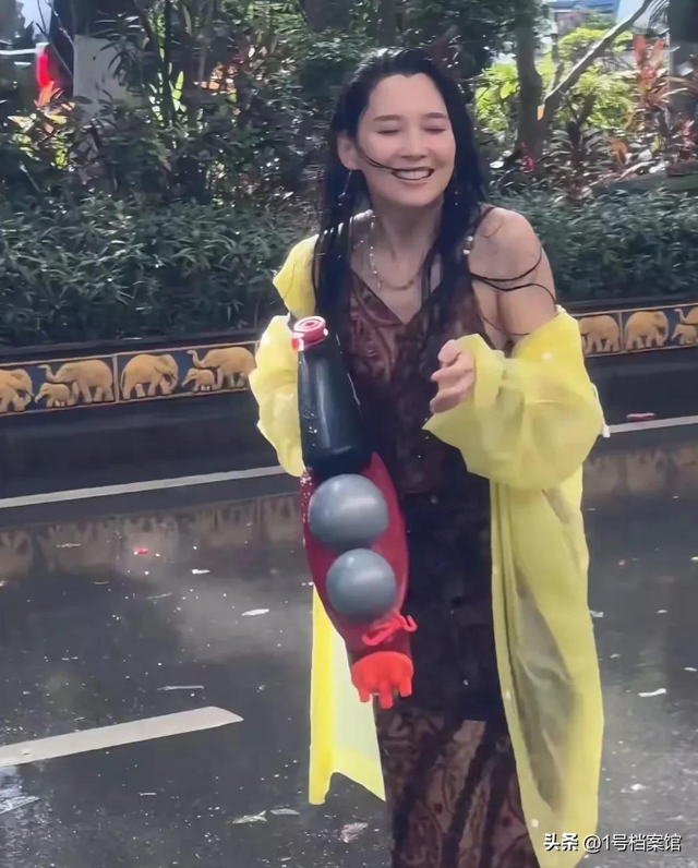 看见森林北的湿身照，才明白三婚的汪峰多会挑，章子怡输的不冤