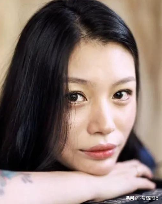 看见森林北的湿身照，才明白三婚的汪峰多会挑，章子怡输的不冤