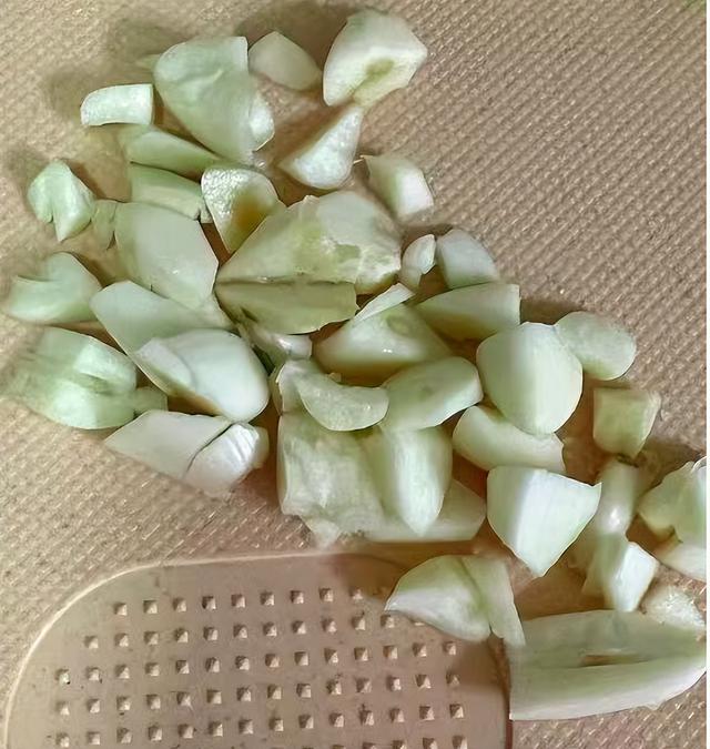 “睡眠不好，多是肝火
旺”，春天多吃这3菜，降肝火
、有助睡眠！