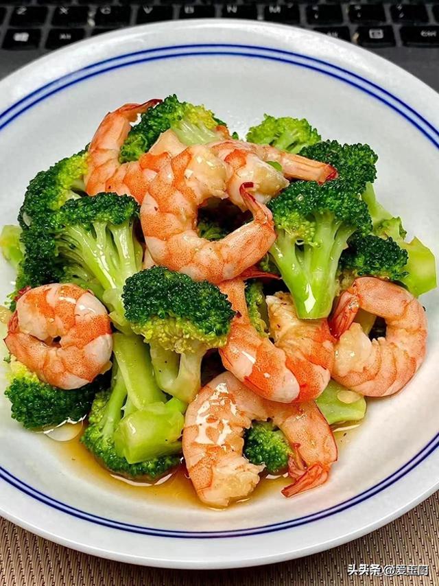 “减肥最猛”的4道菜谱，爱美人
士按期
吃，加快脂肪燃烧，效果好