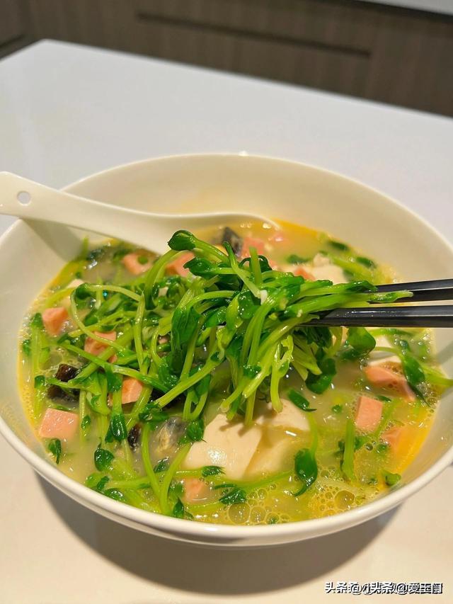 “春季不排毒，一年身体堵”！谷雨前后，多吃4种天然“排毒菜”