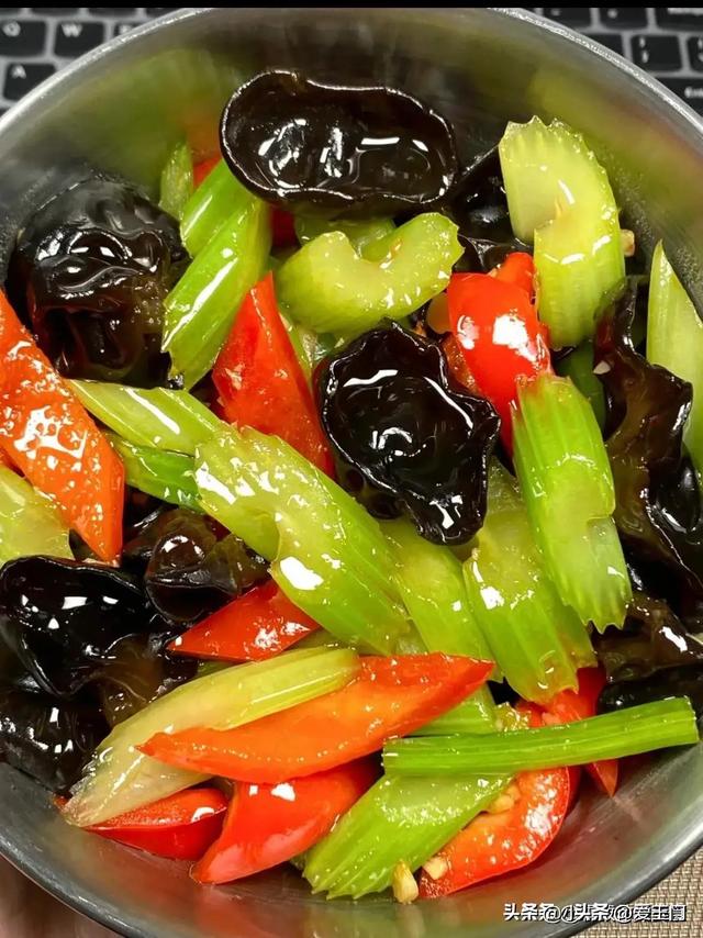 “春季不排毒，一年身体堵”！谷雨前后，多吃4种天然“排毒菜”