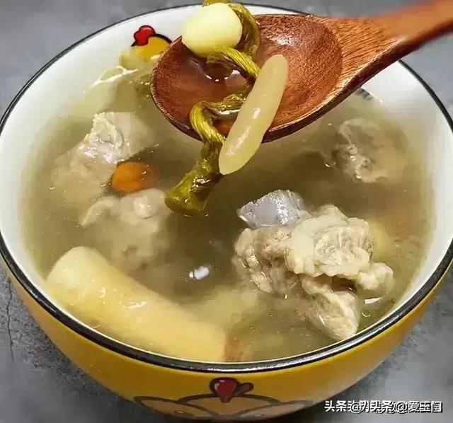 谷雨前后湿气重，多给家人喝这5道汤，精神头好，一身轻松！