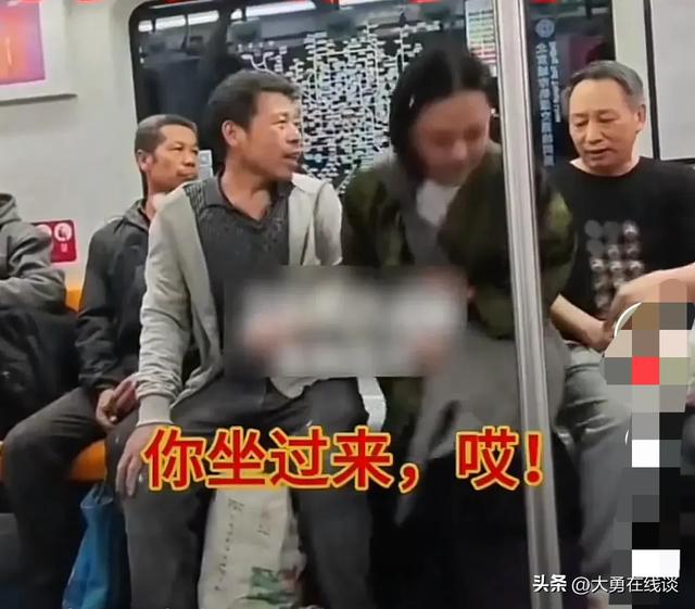 全网怒了！北京地铁61岁白叟
骂农夫工：跟要饭似的，官方处置处分
了
